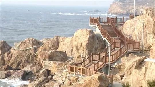 踏浪看海享受阳光沙滩海浪,玩遍海边