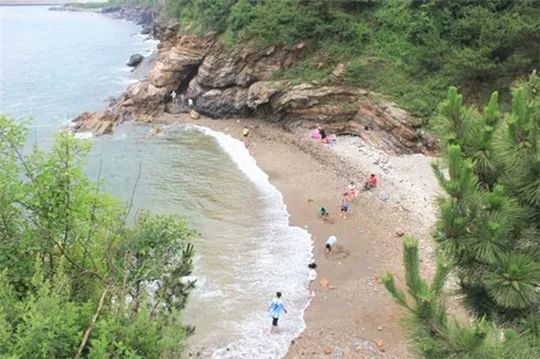 踏浪看海享受阳光沙滩海浪,玩遍海边