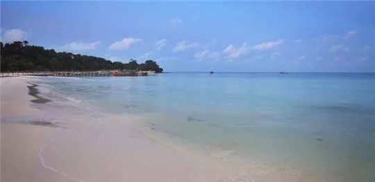 踏浪看海享受阳光沙滩海浪,玩遍海边