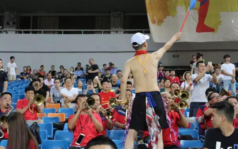 小克鲁伊夫全部视频,小克鲁伊夫赛前发布会