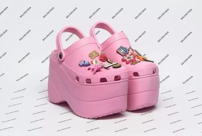 排队买“爆款”的年轻人，和他们的迷茫与不安