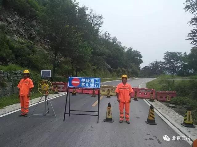 实拍山体崩塌的全过程,惊心8小时游客被困冰川紧急救援