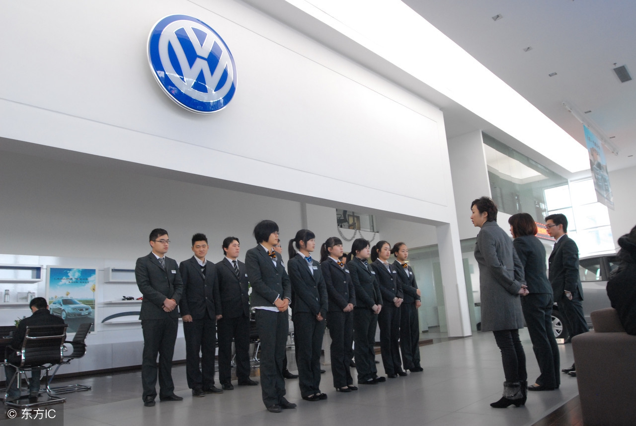 4s店销售一台车销售员挣多少钱,4s店卖一台车到底赚多少钱