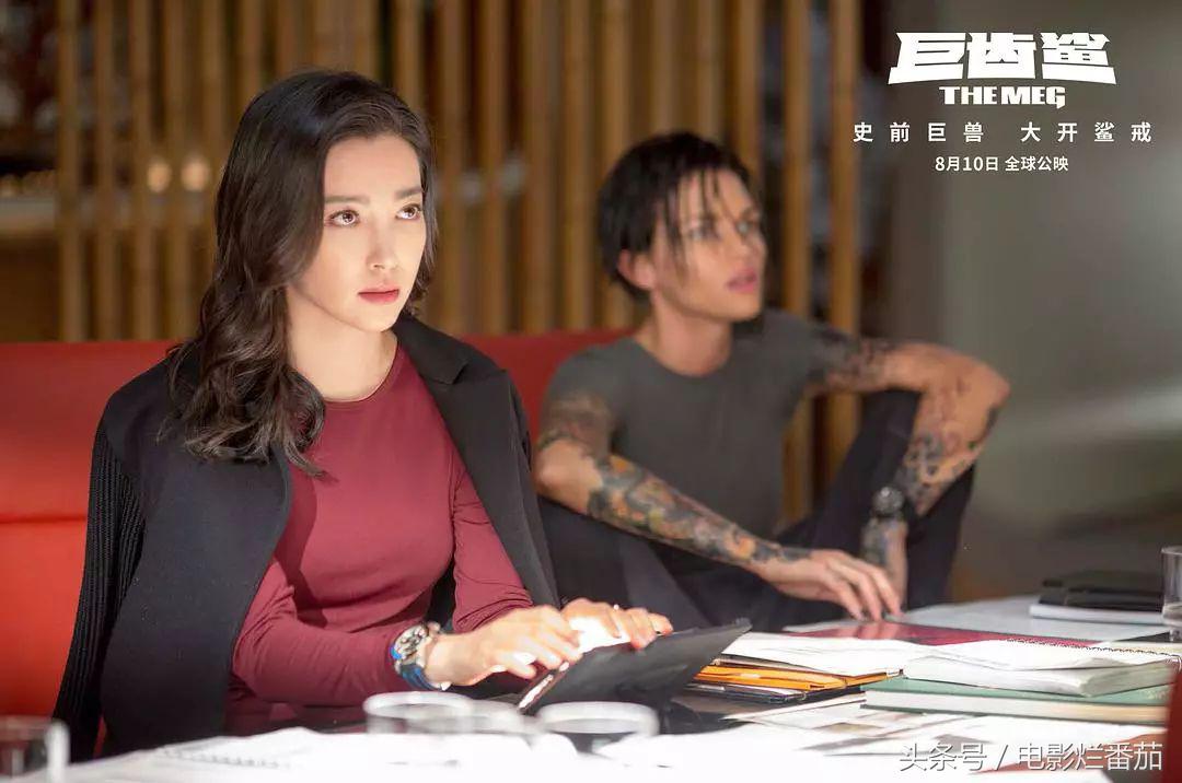 很久没看到这么好看的鲨鱼片了，巨齿鲨在三亚吃饺子宴太有创意了