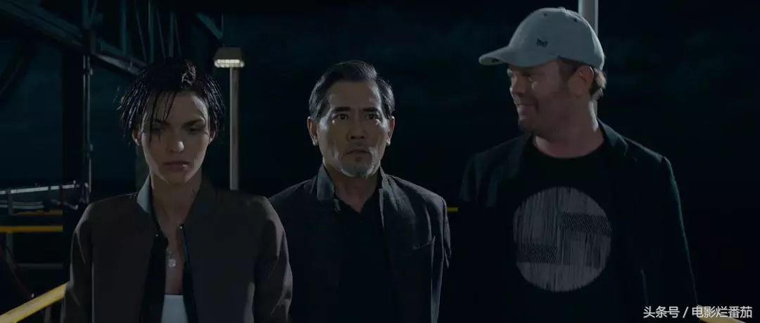 很久没看到这么好看的鲨鱼片了，巨齿鲨在三亚吃饺子宴太有创意了