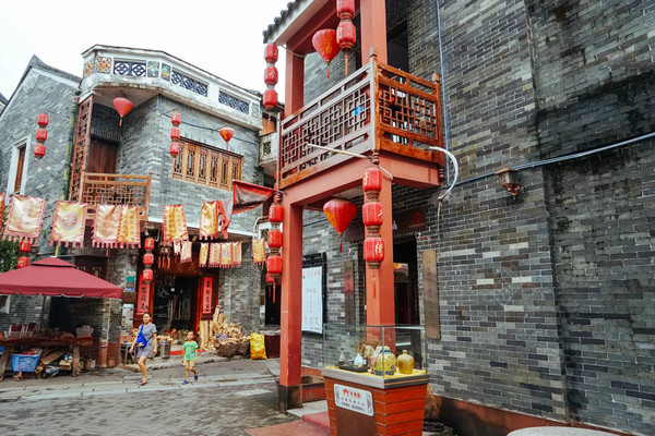 这是一条有气味的街，宝贝如云，还是莞香的起源地