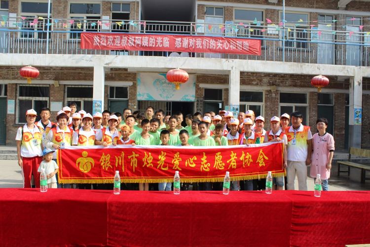 关爱自闭症的孩子视频,关爱智力残疾孩子