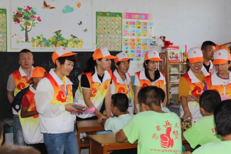 关爱自闭症的孩子视频,关爱智力残疾孩子