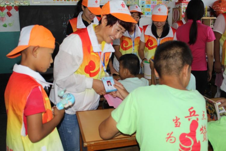 关爱自闭症的孩子视频,关爱智力残疾孩子