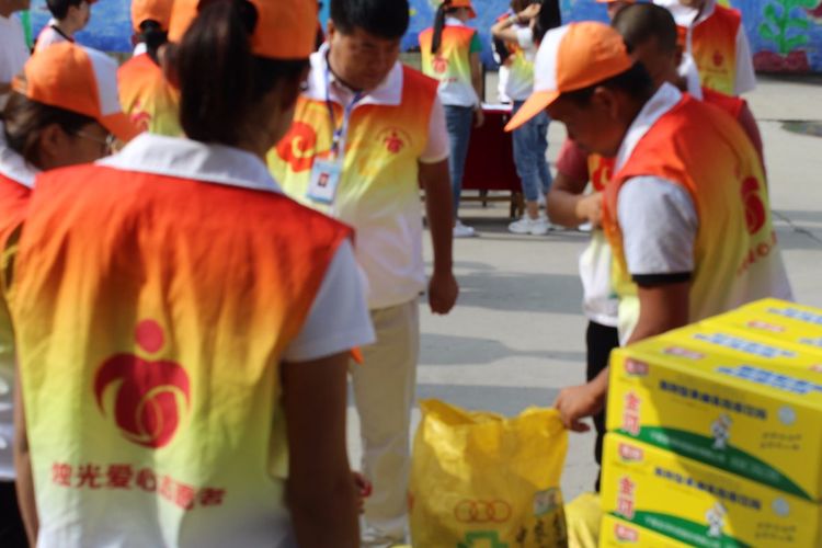 关爱自闭症的孩子视频,关爱智力残疾孩子