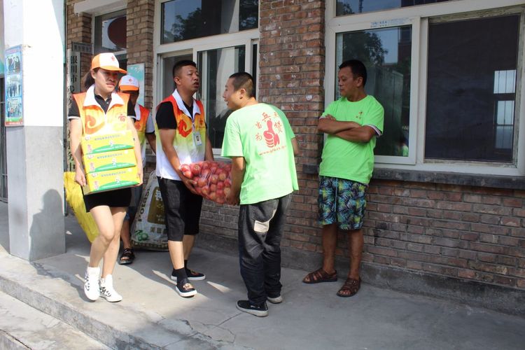 关爱自闭症的孩子视频,关爱智力残疾孩子