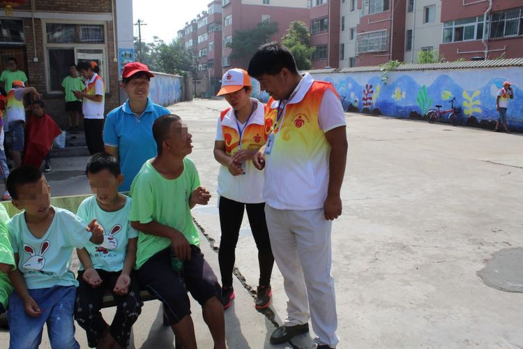 关爱自闭症的孩子视频,关爱智力残疾孩子