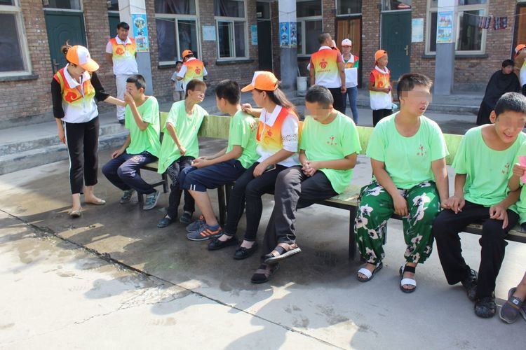 关爱自闭症的孩子视频,关爱智力残疾孩子