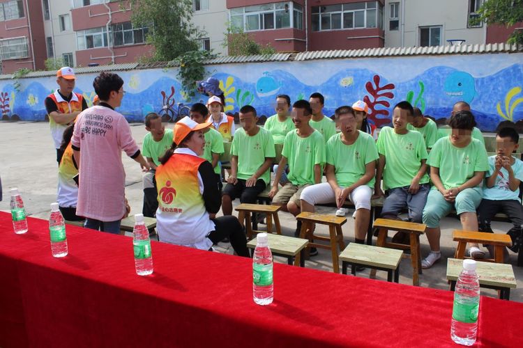 关爱自闭症的孩子视频,关爱智力残疾孩子