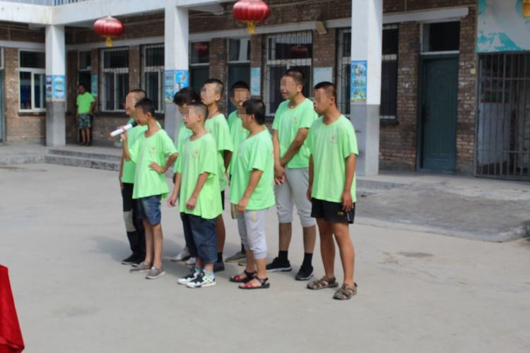 关爱自闭症的孩子视频,关爱智力残疾孩子