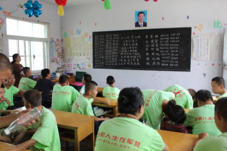 关爱自闭症的孩子视频,关爱智力残疾孩子