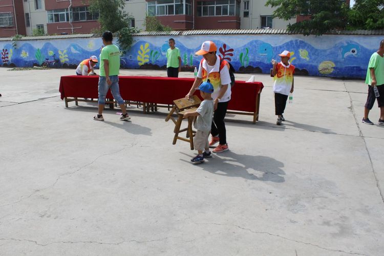 关爱自闭症的孩子视频,关爱智力残疾孩子