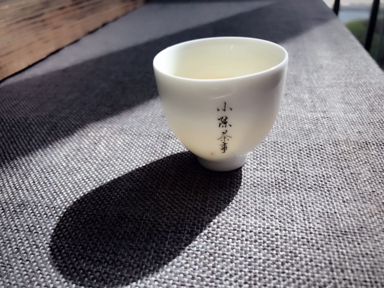 武夷岩茶是红茶还是绿茶,白茶红茶绿茶哪个季节喝比较合适