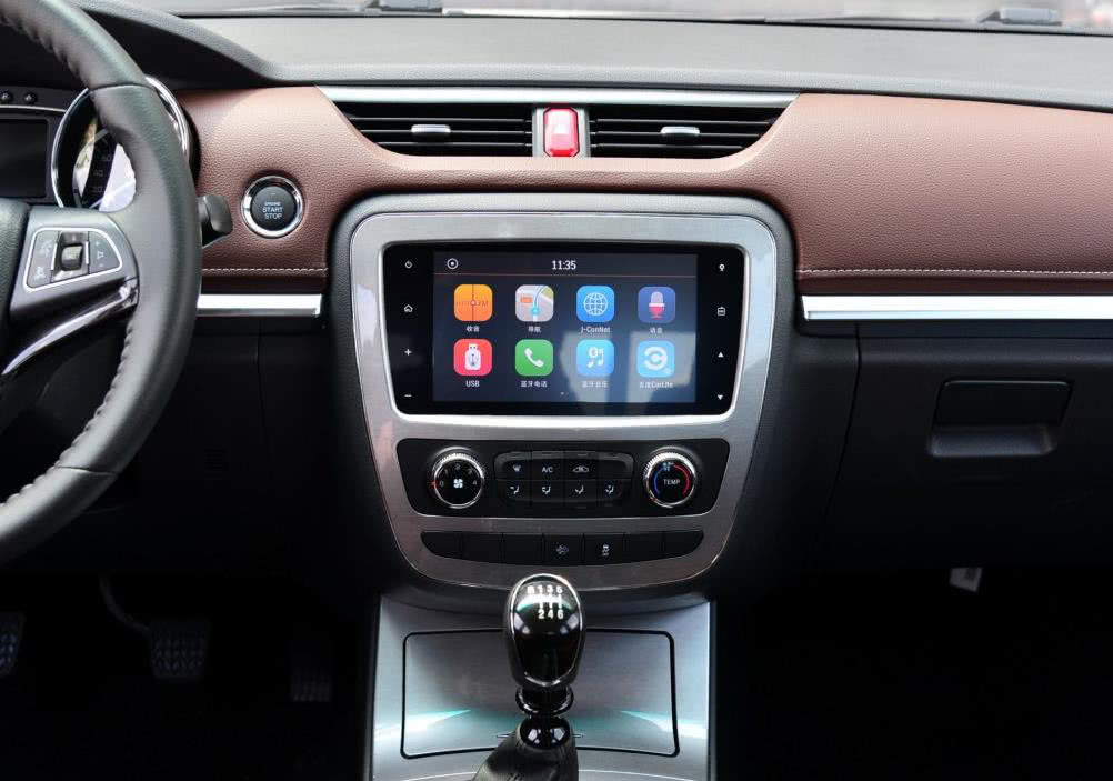 开豪车给丈母娘拉粮食,给丈母娘拉玉米视频