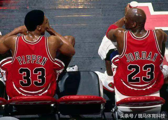 婀栧嚡涓ら槦鍚屾椂澶哄啝鐞冨憳,婀栧嚡璞棬