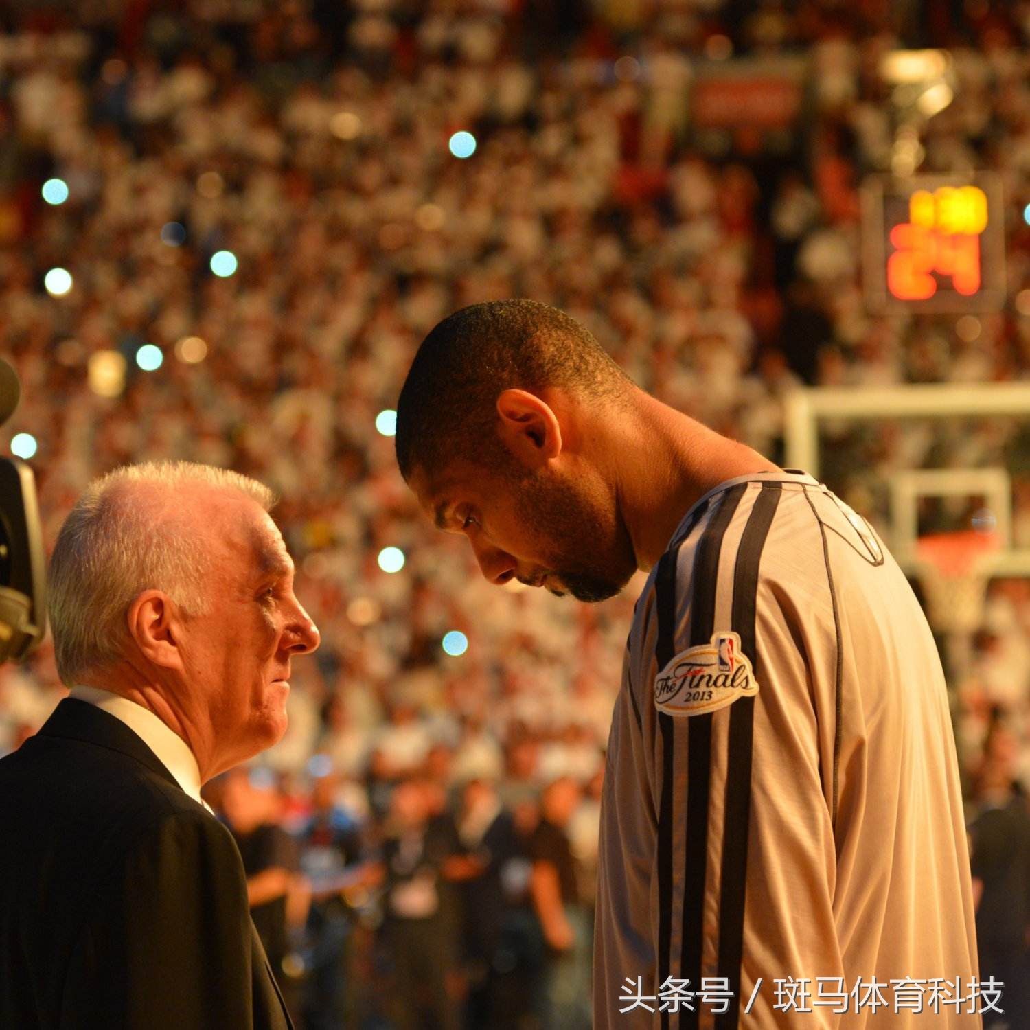 婀栧嚡涓ら槦鍚屾椂澶哄啝鐞冨憳,婀栧嚡璞棬