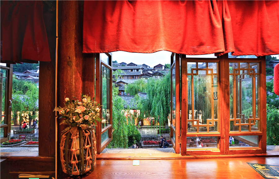 丽江安静的列车上享受着慢生活,丽江慢生活视频