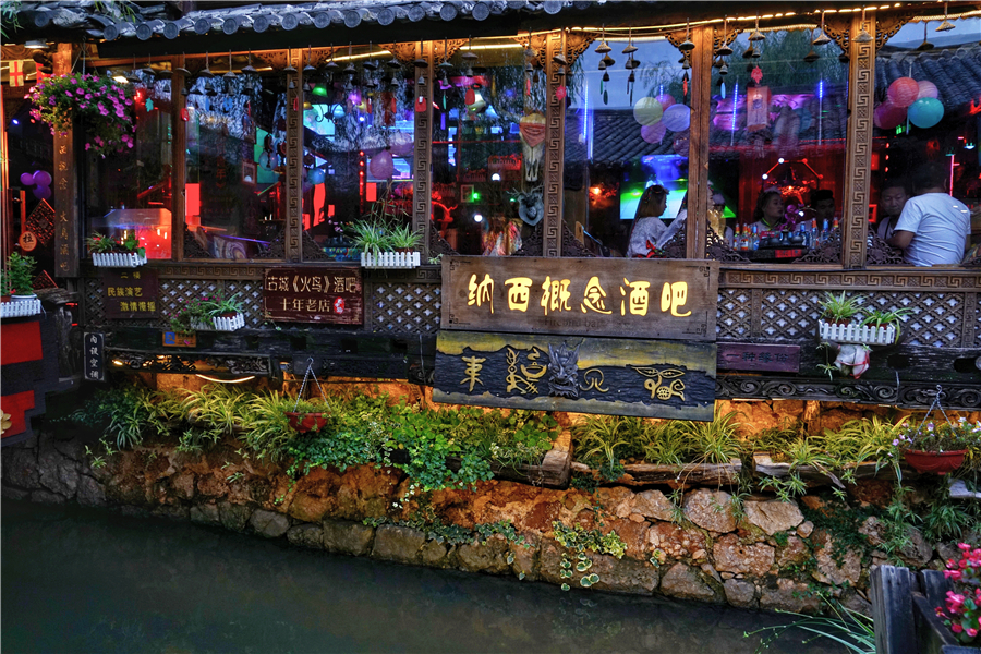 丽江安静的列车上享受着慢生活,丽江慢生活视频