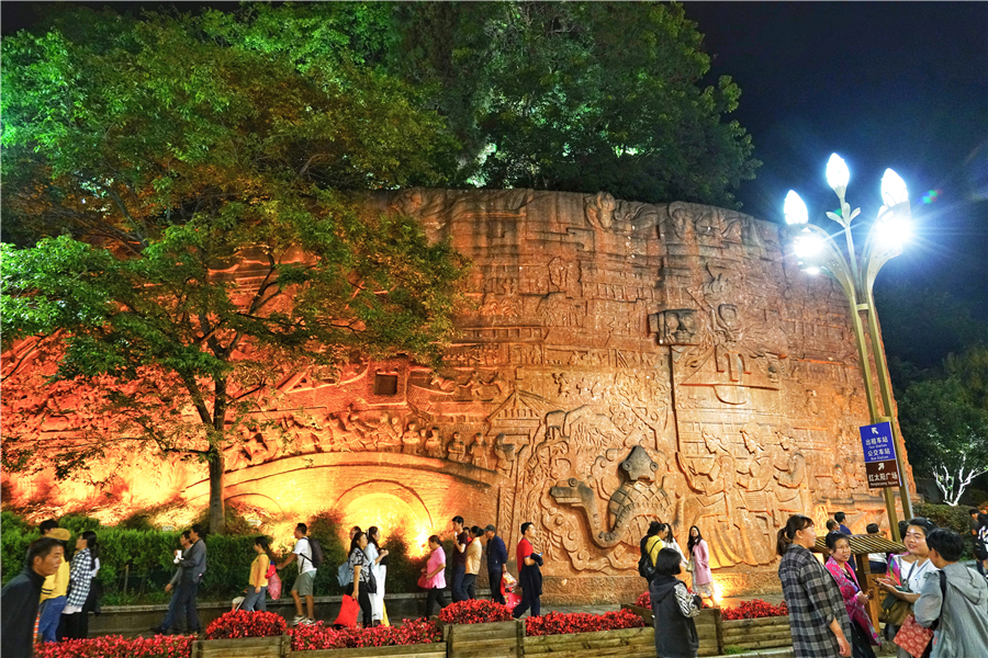 丽江安静的列车上享受着慢生活,丽江慢生活视频