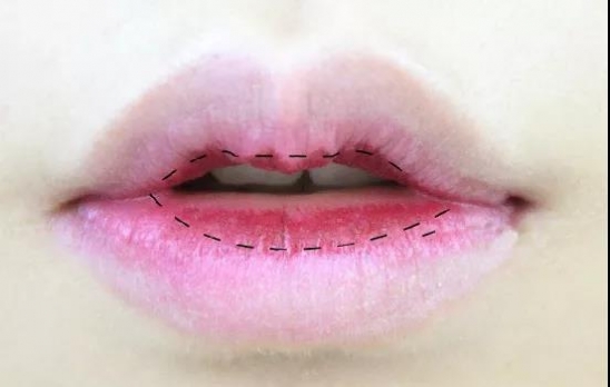 口红怎么涂好看三款超美唇妆画法,半唇妆口红怎么涂