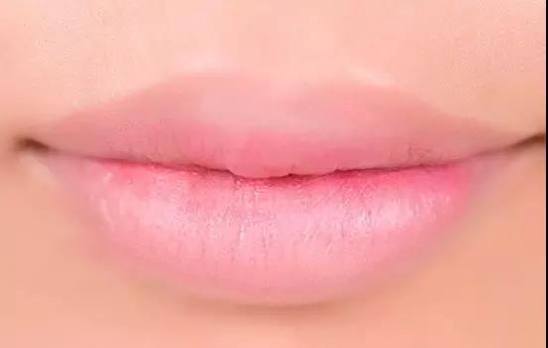 口红怎么涂好看三款超美唇妆画法,半唇妆口红怎么涂