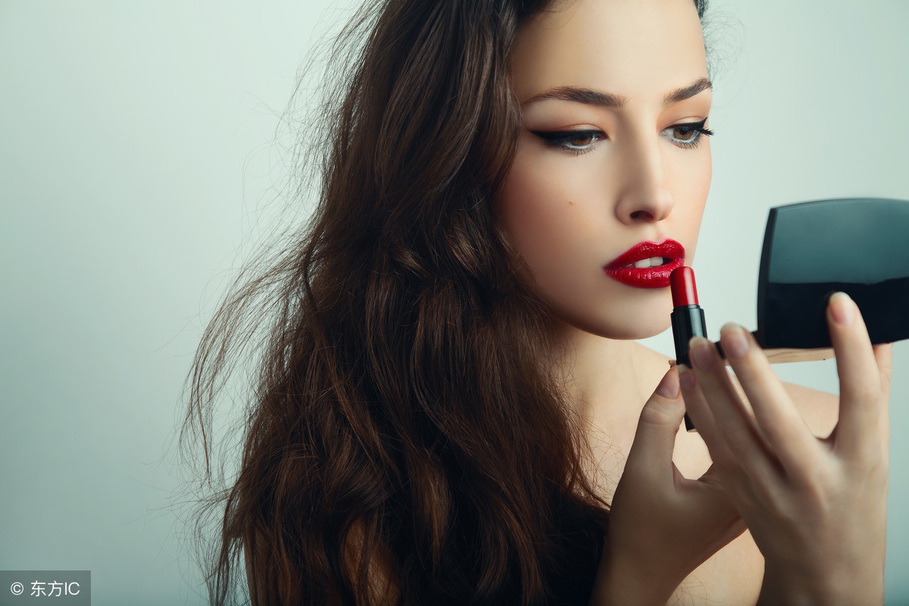 口红怎么涂好看三款超美唇妆画法,半唇妆口红怎么涂