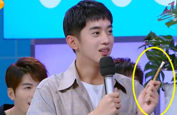 “非洲牙刷”现身《快本》,梁靖康极力推荐,梁靖康:非常好用!