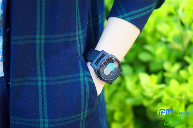 斐讯w2智能手表如何连接手机,斐讯w2智能手表怎么插卡