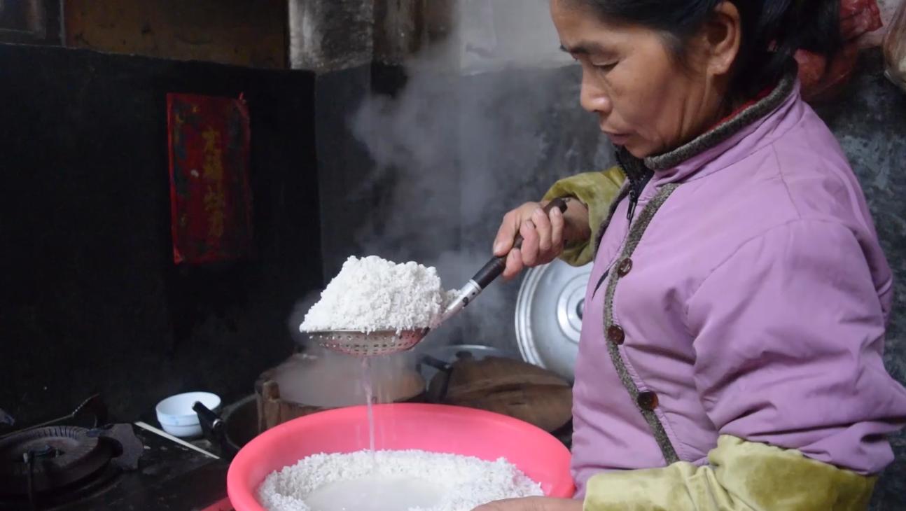 客家人自制糯米酒的正确方法视频,客家糯米酒制作过程