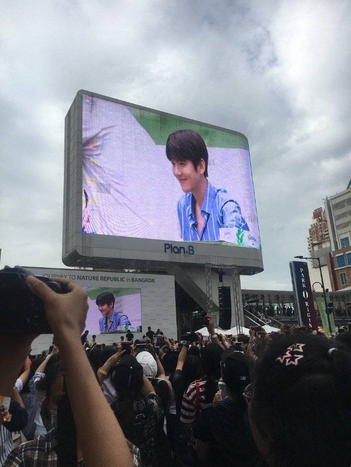 theqoo热议！一点儿都不含糊的「EXO」曼谷粉丝签名会！