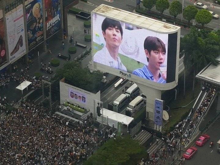 theqoo热议！一点儿都不含糊的「EXO」曼谷粉丝签名会！