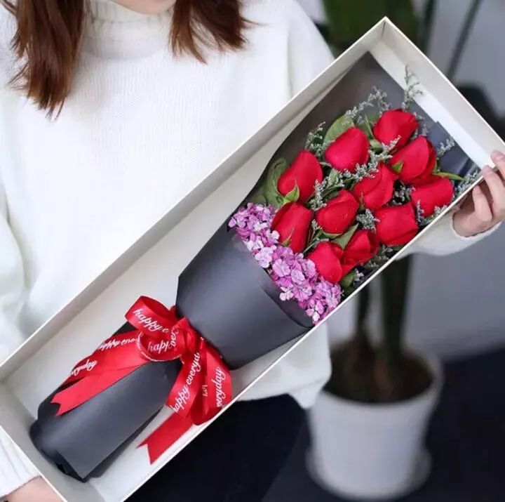 过七夕，集小心心，免费领玫瑰、爱奇艺会员卡！