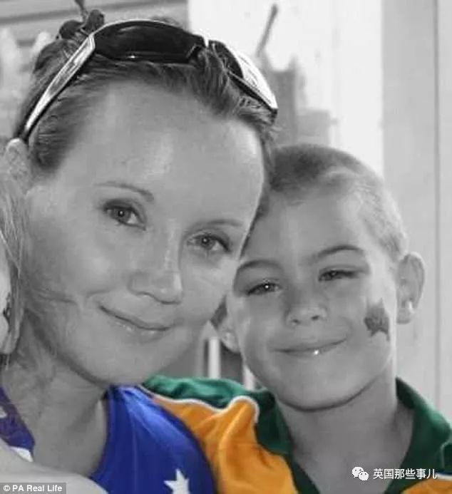 戴着隐形眼镜洗了一次澡,戴了隐形眼镜晚上还是看不清楚