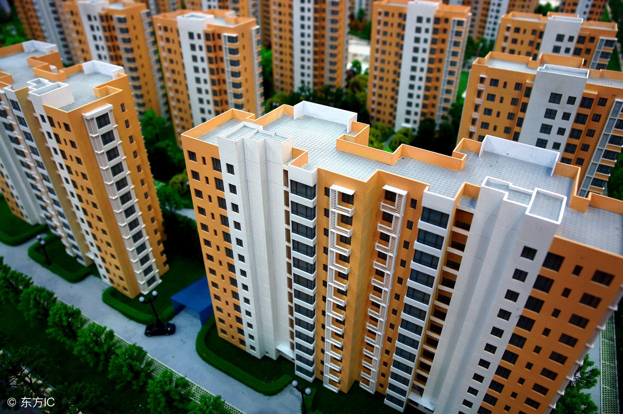 楼盘旁边挨着臭水沟是怎么介绍的,房产宣传湖景创意经典