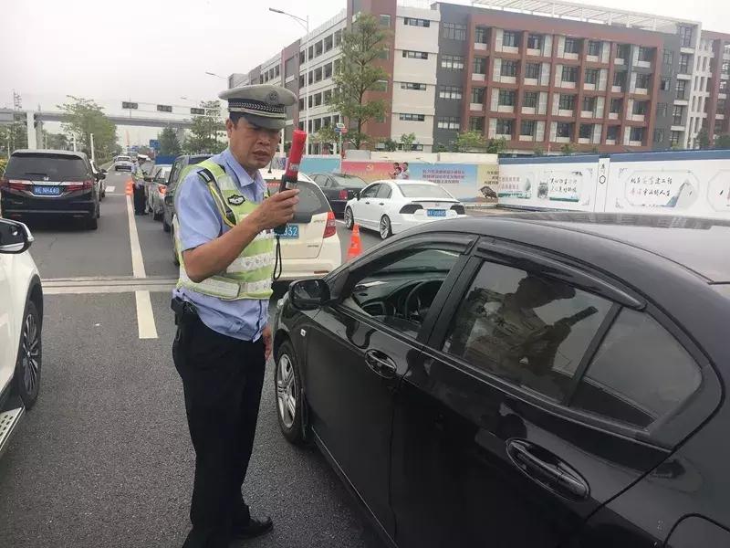 白天被查出酒驾!司机委屈巴巴:我没喝酒啊……