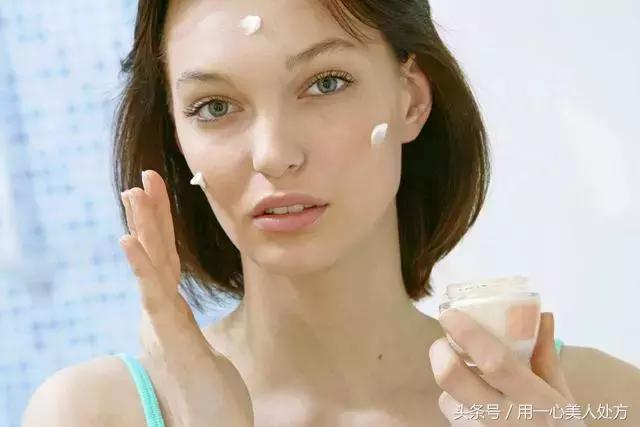 护肤品若出现“搓泥”现象，先不要急着洗脸