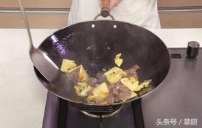 菠萝加牛肉好吃吗,菠萝牛肉配什么菜好吃一点