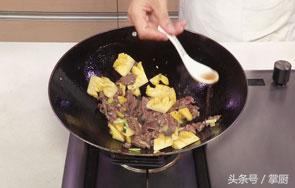 菠萝加牛肉好吃吗,菠萝牛肉配什么菜好吃一点