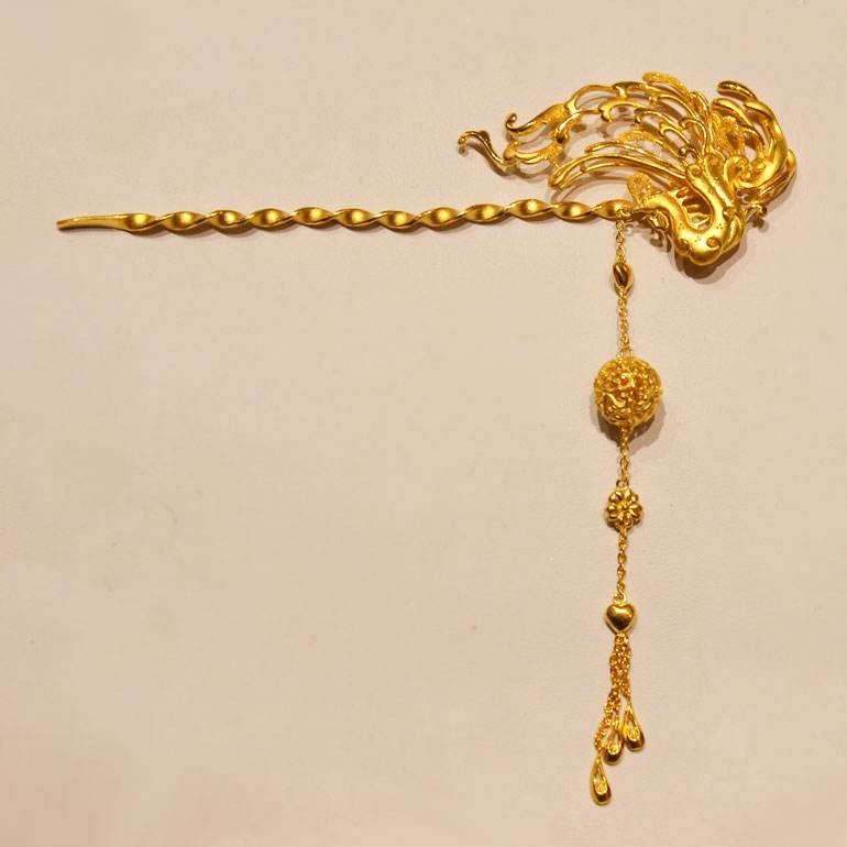 步摇与簪子和钗的异同点,珠钗步摇和簪子的区别