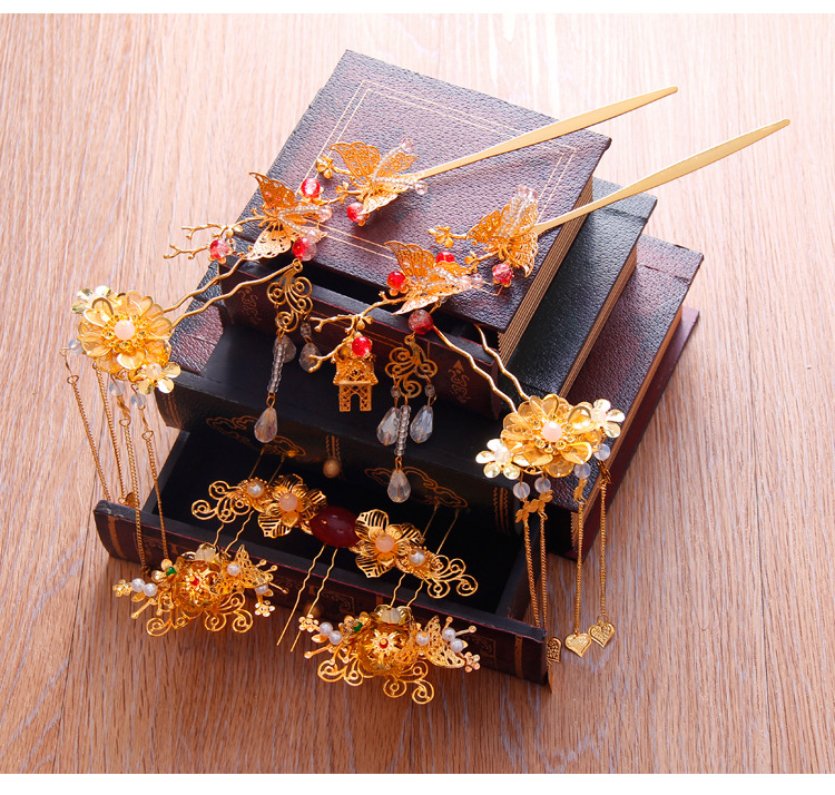 步摇与簪子和钗的异同点,珠钗步摇和簪子的区别