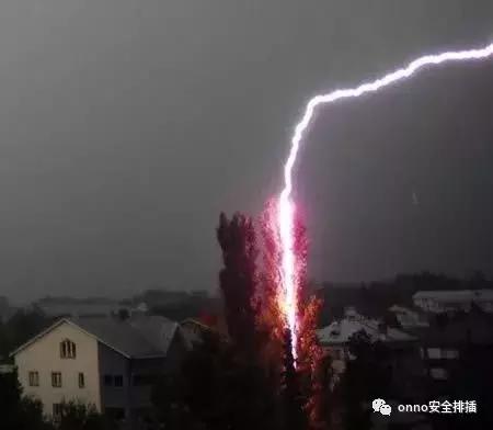 世界上被雷击的现象,世界上最可怕的雷击现场