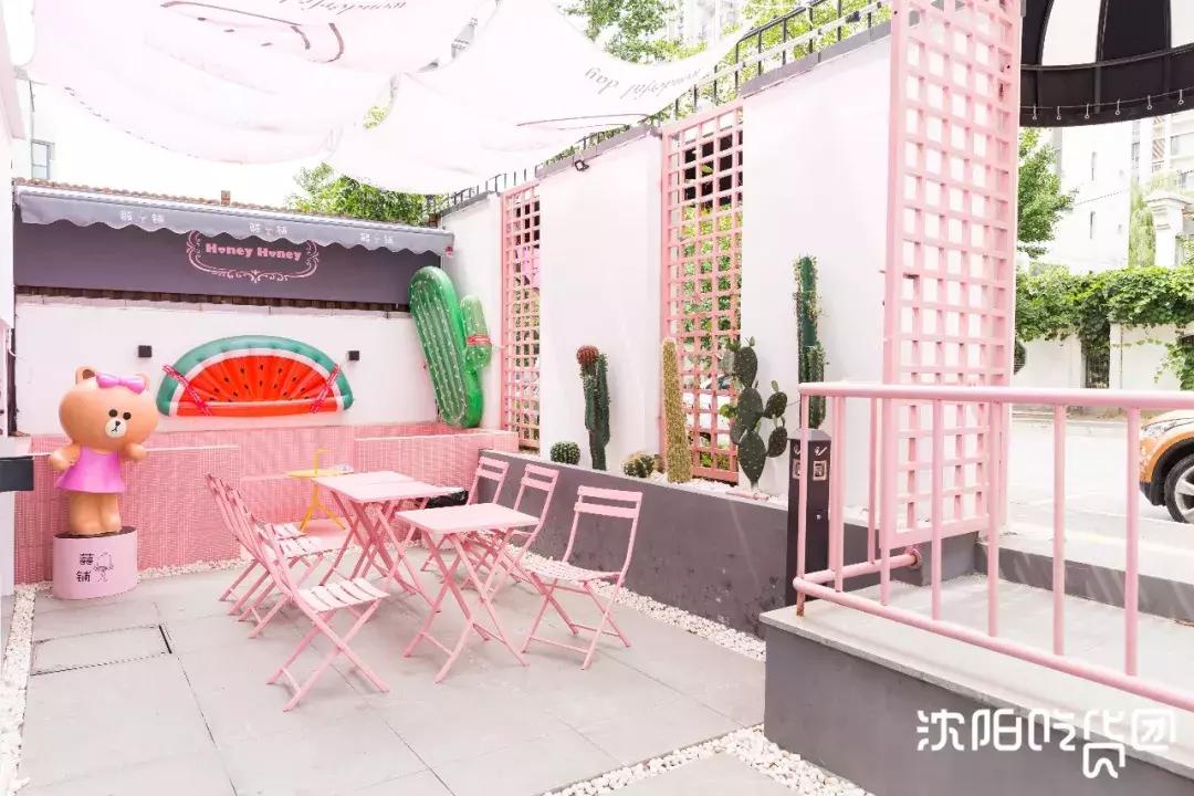 一口吞下宇宙！史上最“*力暴**”星空蛋糕，吃它得用锤子砸！