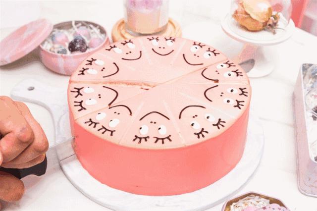 一口吞下宇宙！史上最“*力暴**”星空蛋糕，吃它得用锤子砸！