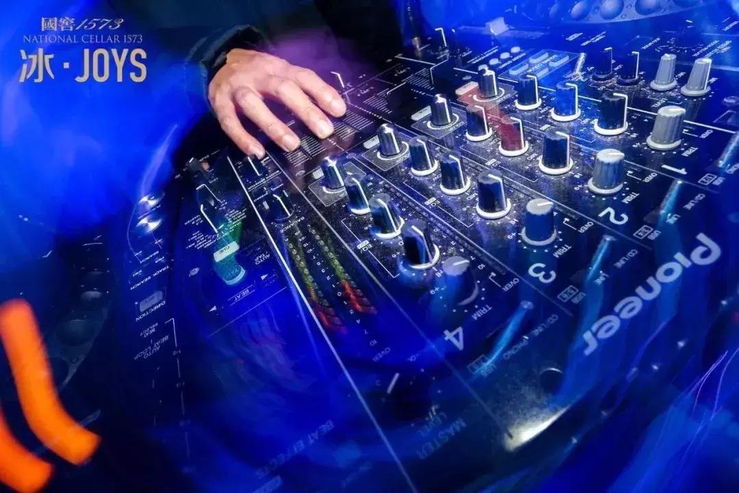 旧情复燃，快闪店让传统白酒又活了