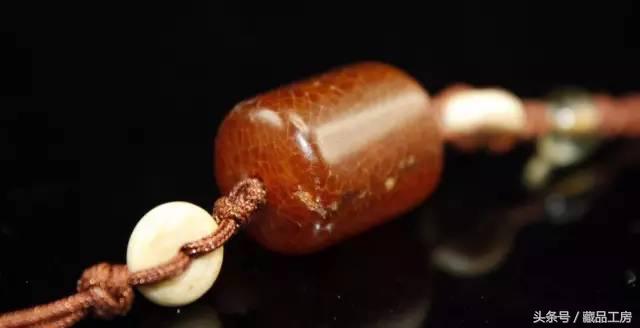 蜜蜡怎么突然裂了,蜜蜡没磕没碰居然裂了为啥呢